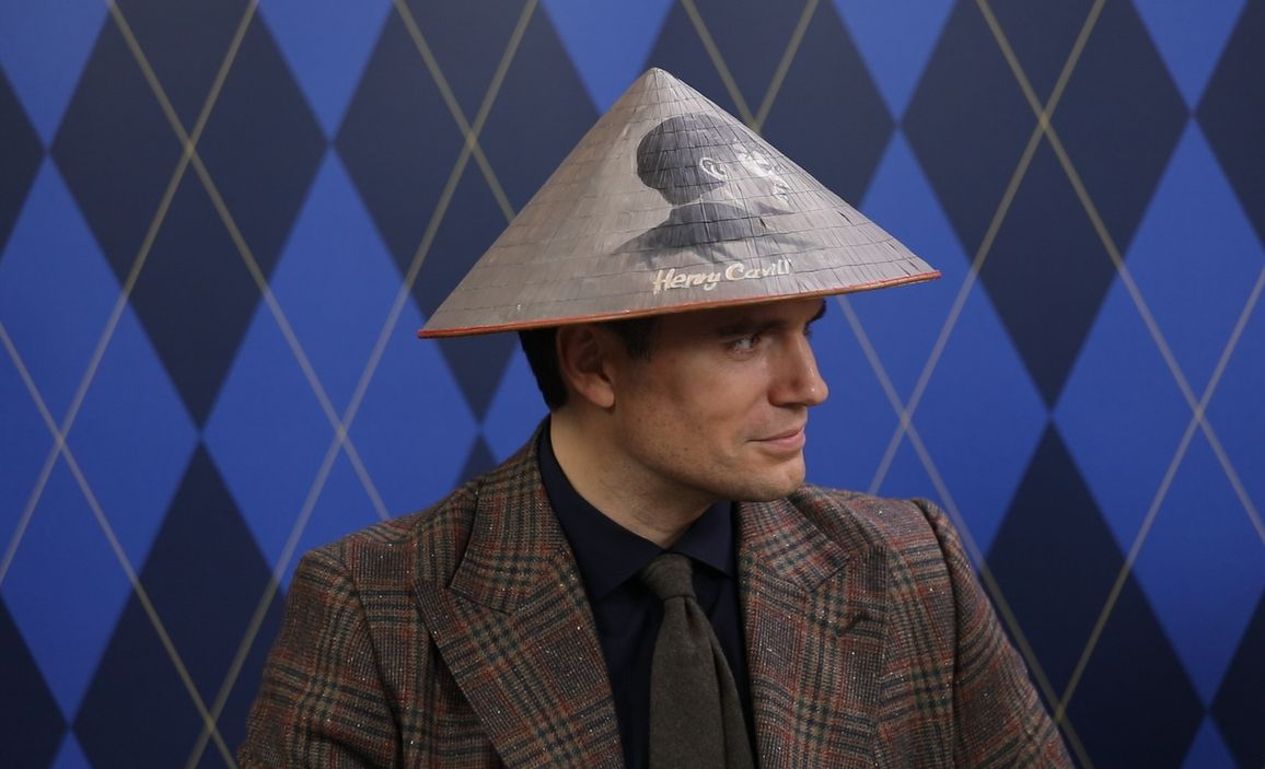 "Male god" Henry Cavill and star Bryce Dallas Howard wear Vietnamese conical hats at the premiere event of the movie "Argylle" - 1