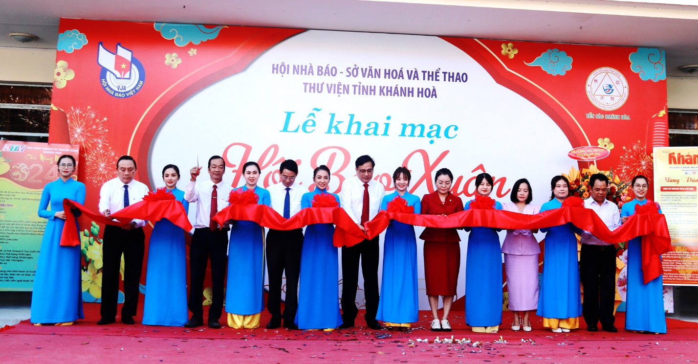 Tạp chí Du lịch TP.HCM tham gia Hội báo Xuân Khánh Hòa - 2