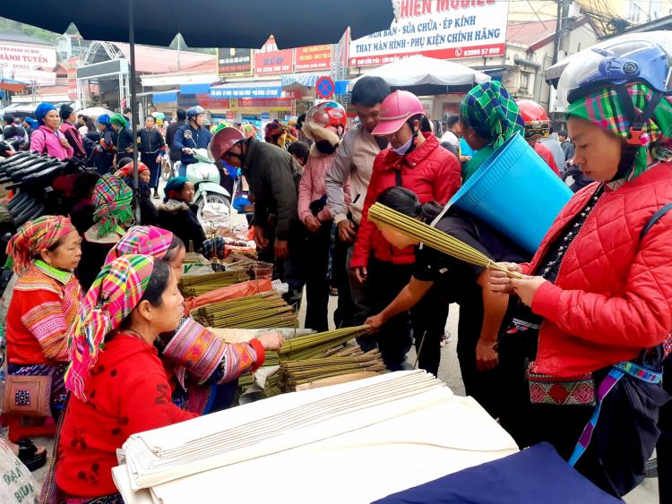 Sản phẩm 'nhà làm' ở chợ Tết Cốc Pài