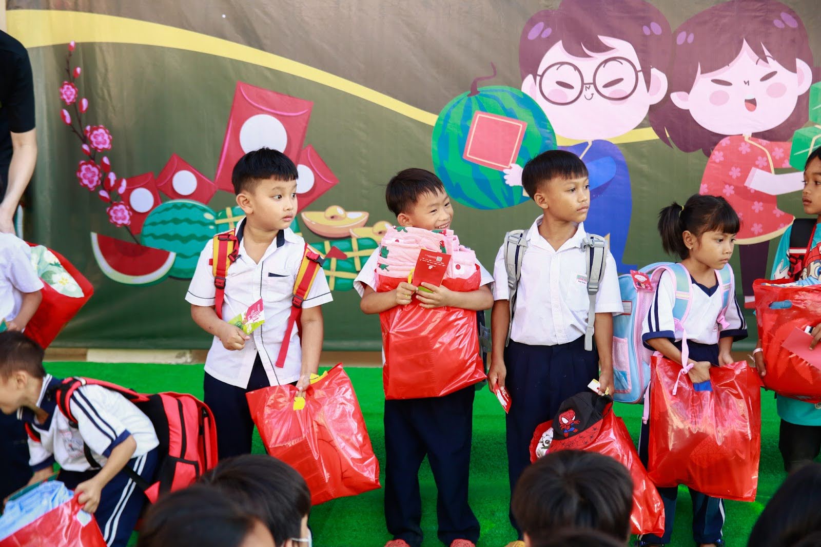 SAKOS trao tặng 168 phần quà trị giá 150 triệu đồng cho học sinh vượt khó học giỏi ở Hàm Tân, Bình Thuận - 7