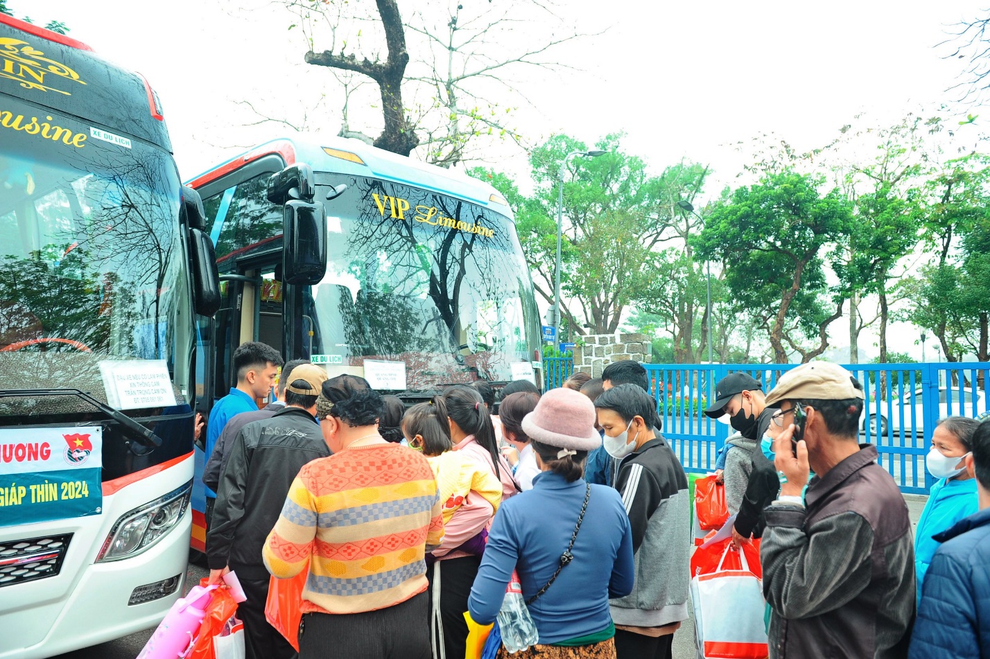 ‘Chuyến xe yêu thương’ đưa bệnh nhân về quê đón Tết - 4