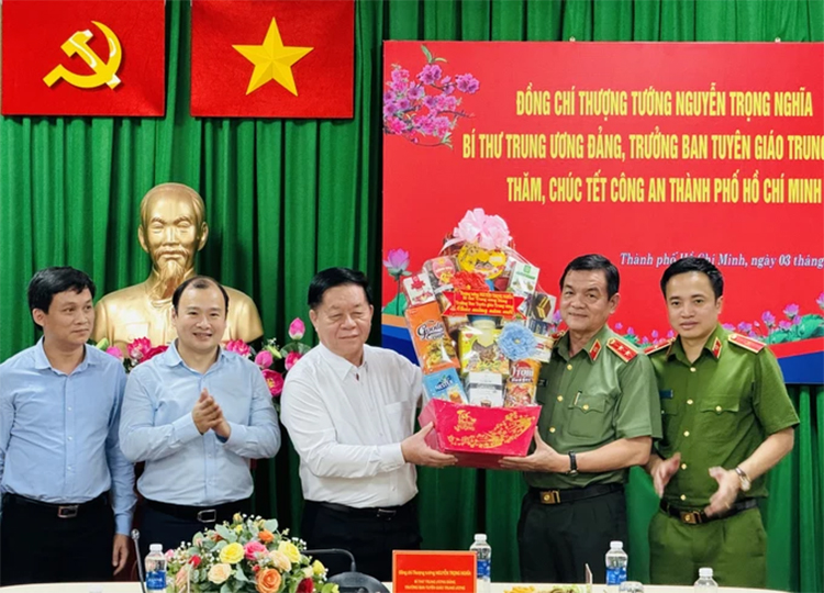 Trưởng Ban Tuyên giáo Trung ương thăm, chúc tết tại TPHCM - 1