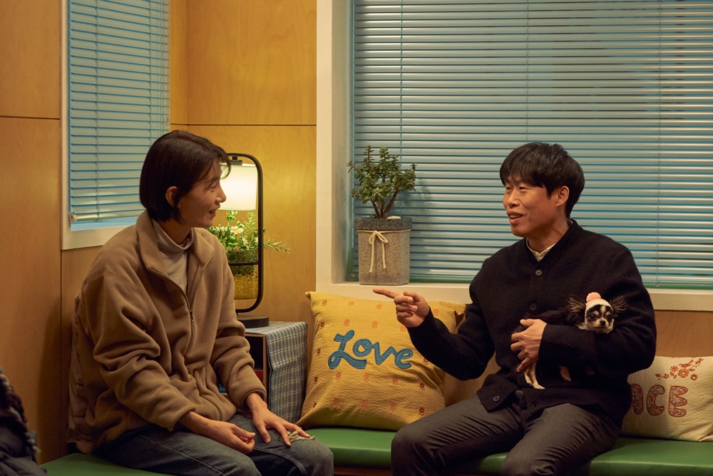 “Ác nữ Kbiz” Kim Seo-hyung tái xuất màn ảnh rộng, hôn bạo “trai xấu quốc dân” Yoo Hai-jin - 1