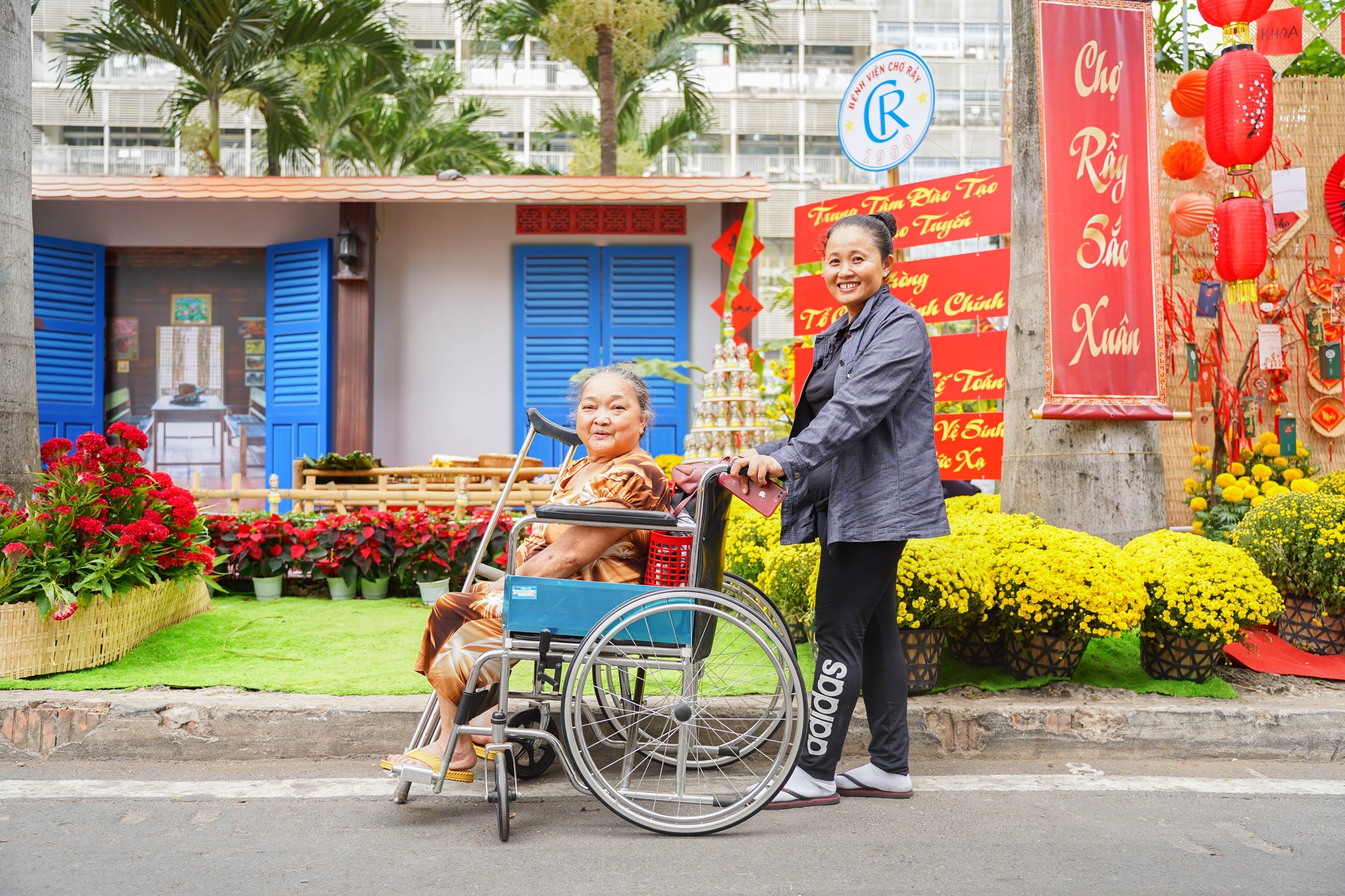 Sắc Xuân Chợ Rẫy: Đường hoa yêu thương - 3