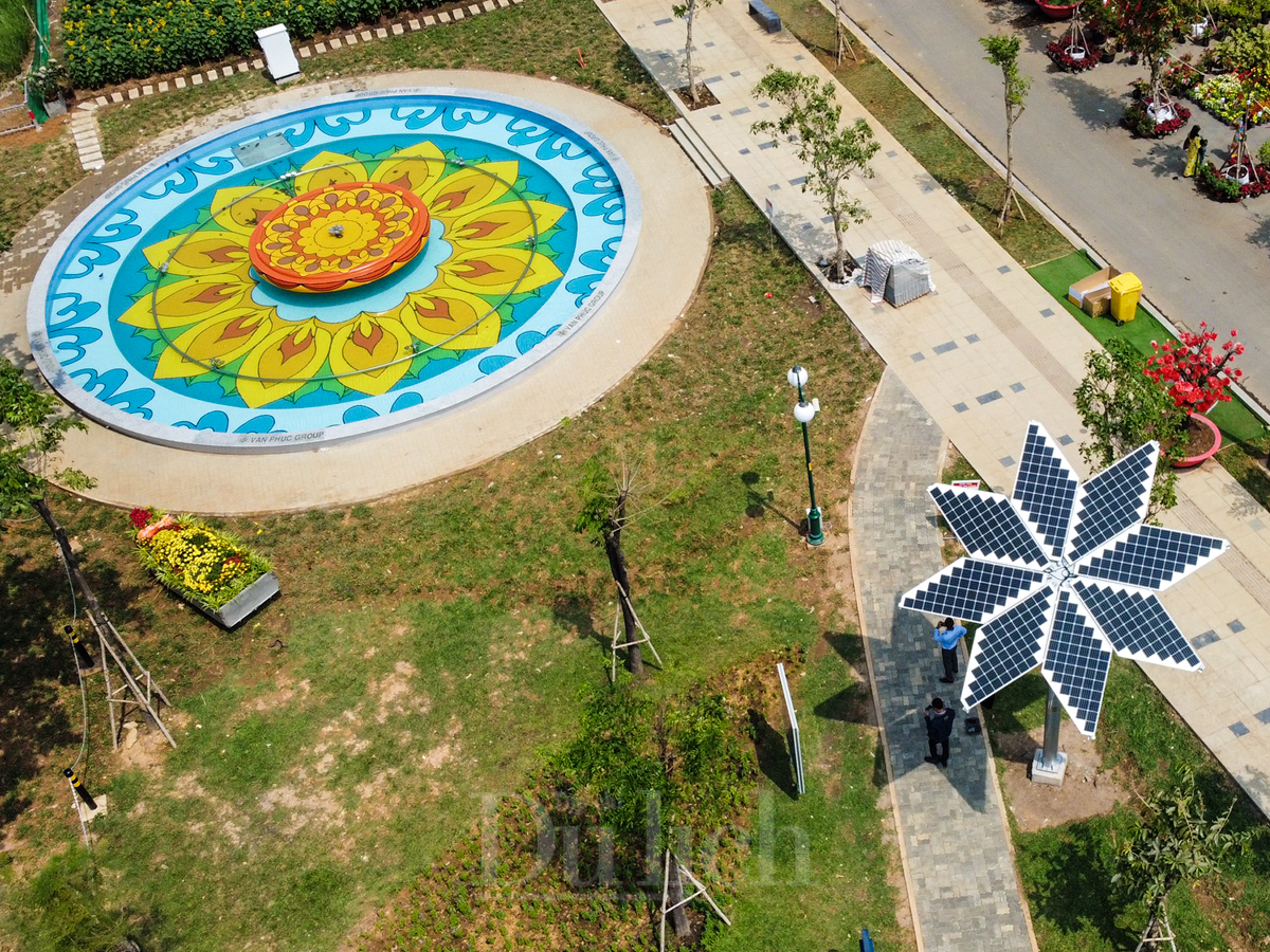 Công viên Sài Gòn có hoa hướng dương điện mặt trời khổng lồ - 5