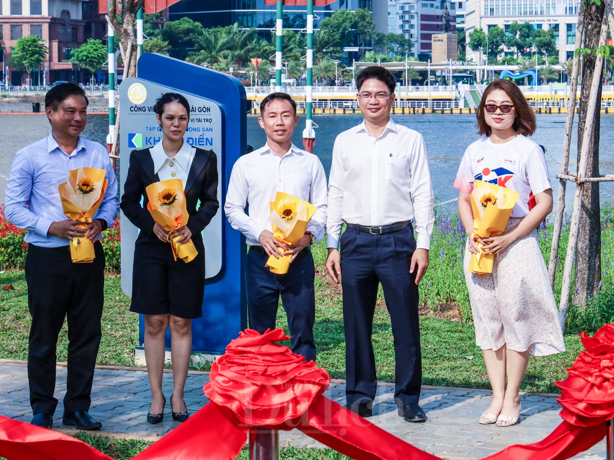 Công viên Sài Gòn có hoa hướng dương điện mặt trời khổng lồ - 3