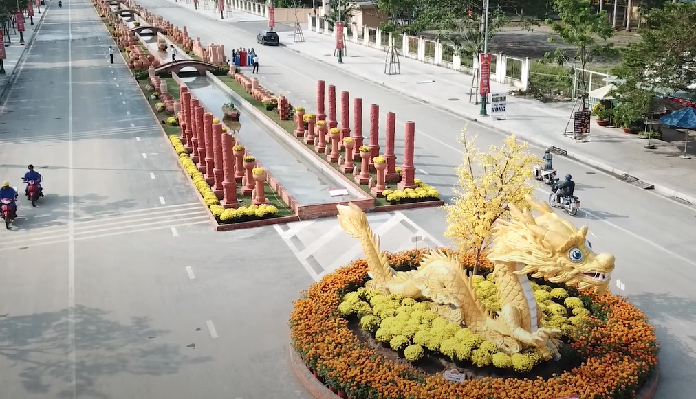 Linh vật rồng và đường gốm đỏ dài nhất Việt Nam - 2