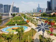 Công viên Sài Gòn có hoa hướng dương điện mặt trời khổng lồ