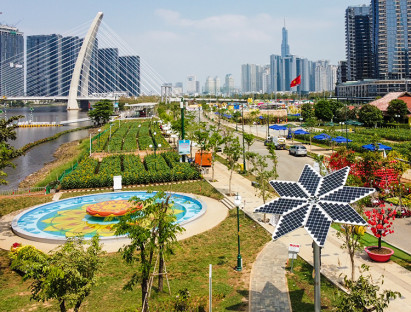 Chuyển động - Công viên Sài Gòn có hoa hướng dương điện mặt trời khổng lồ