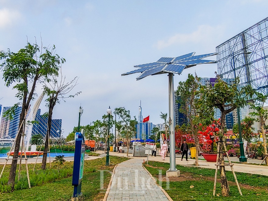 Công viên Sài Gòn có hoa hướng dương điện mặt trời khổng lồ - 10