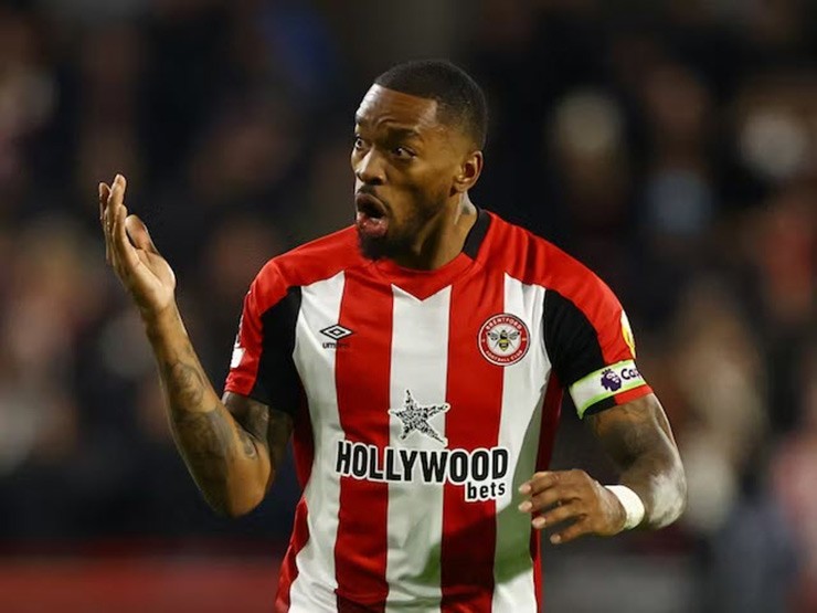MU ra giá 70 triệu bảng cho tiền đạo Ivan Toney, gặp bất lợi đáng kể trước Arsenal - 1