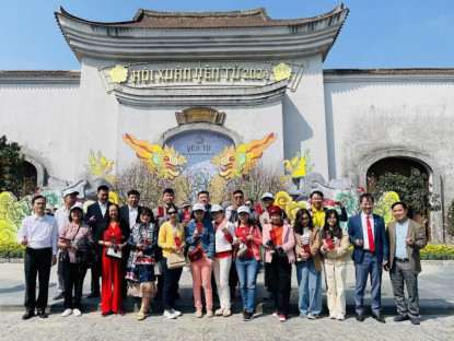 Chuyển động - Gần 10.000 du khách du xuân tại Yên Tử sau 2 ngày Tết