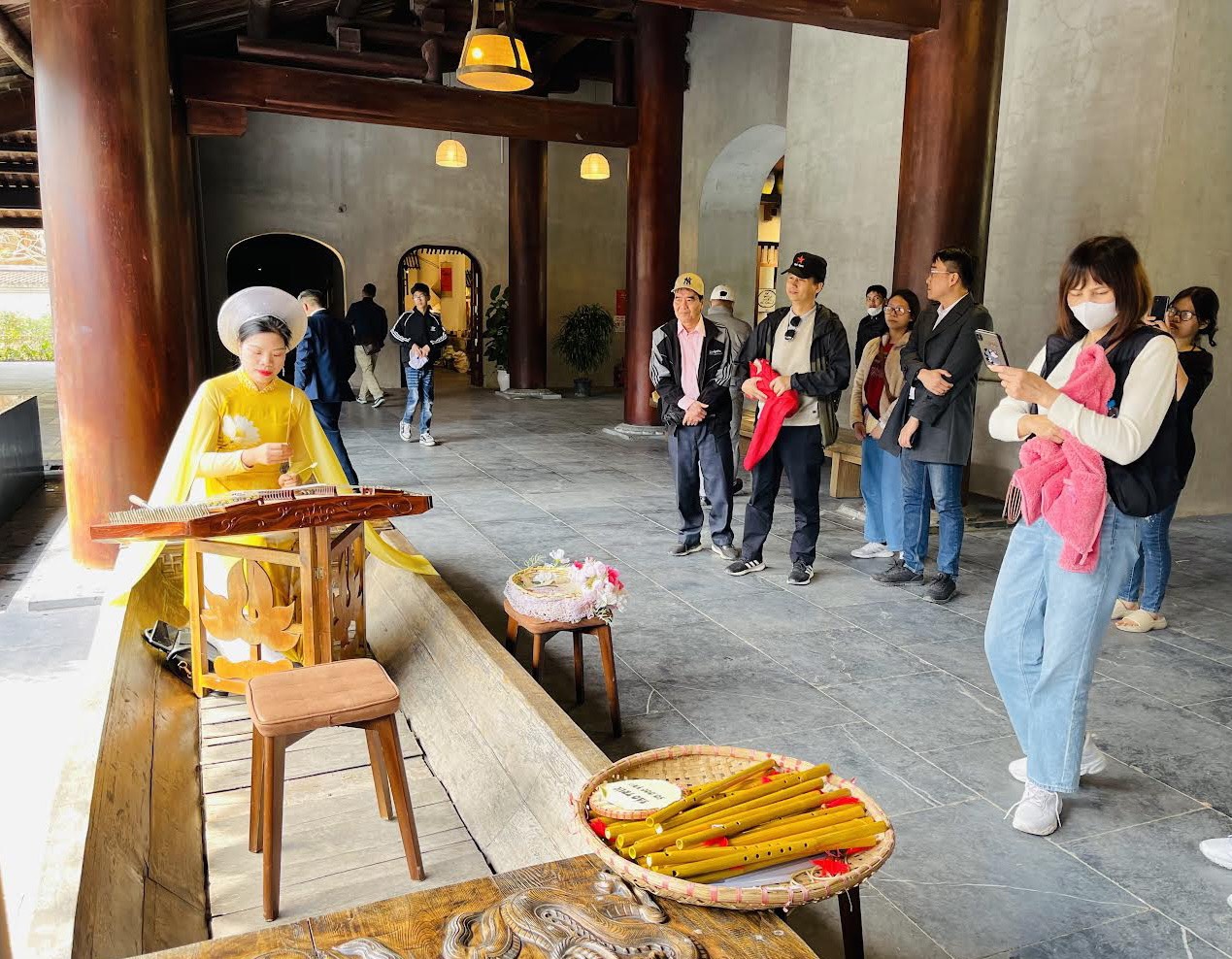 Gần 10.000 du khách du xuân tại Yên Tử sau 2 ngày Tết - 8