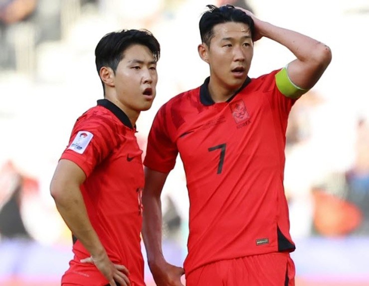 Báo Hàn Quốc gợi lại Son Heung Min ứng xử đẹp, "bóc phốt" Lee Kang In coi thường đồng đội - 1
