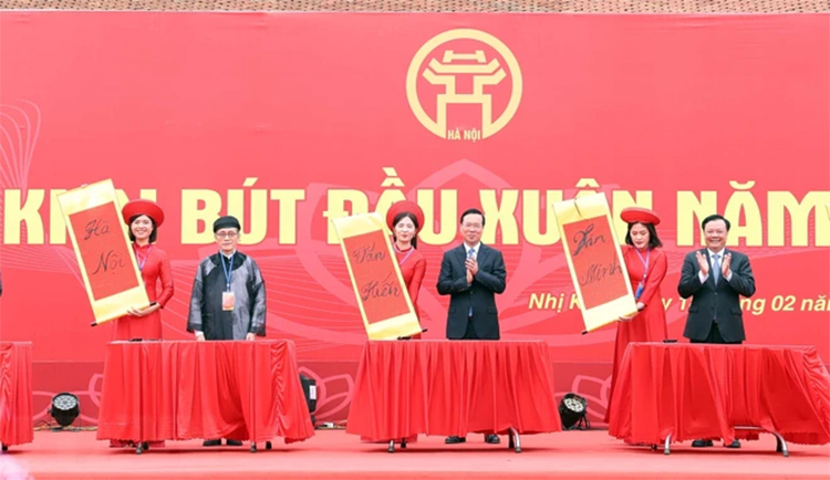 Chủ tịch nước khai bút đầu xuân tại Khu Lưu niệm Anh hùng dân tộc Nguyễn Trãi - 2