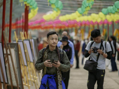 Hàng nghìn du khách, Phật tử hành hương về Ngọa Vân ngày đầu xuân