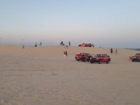  - 'Sa mạc' cát trắng đón lượng lớn khách du xuân