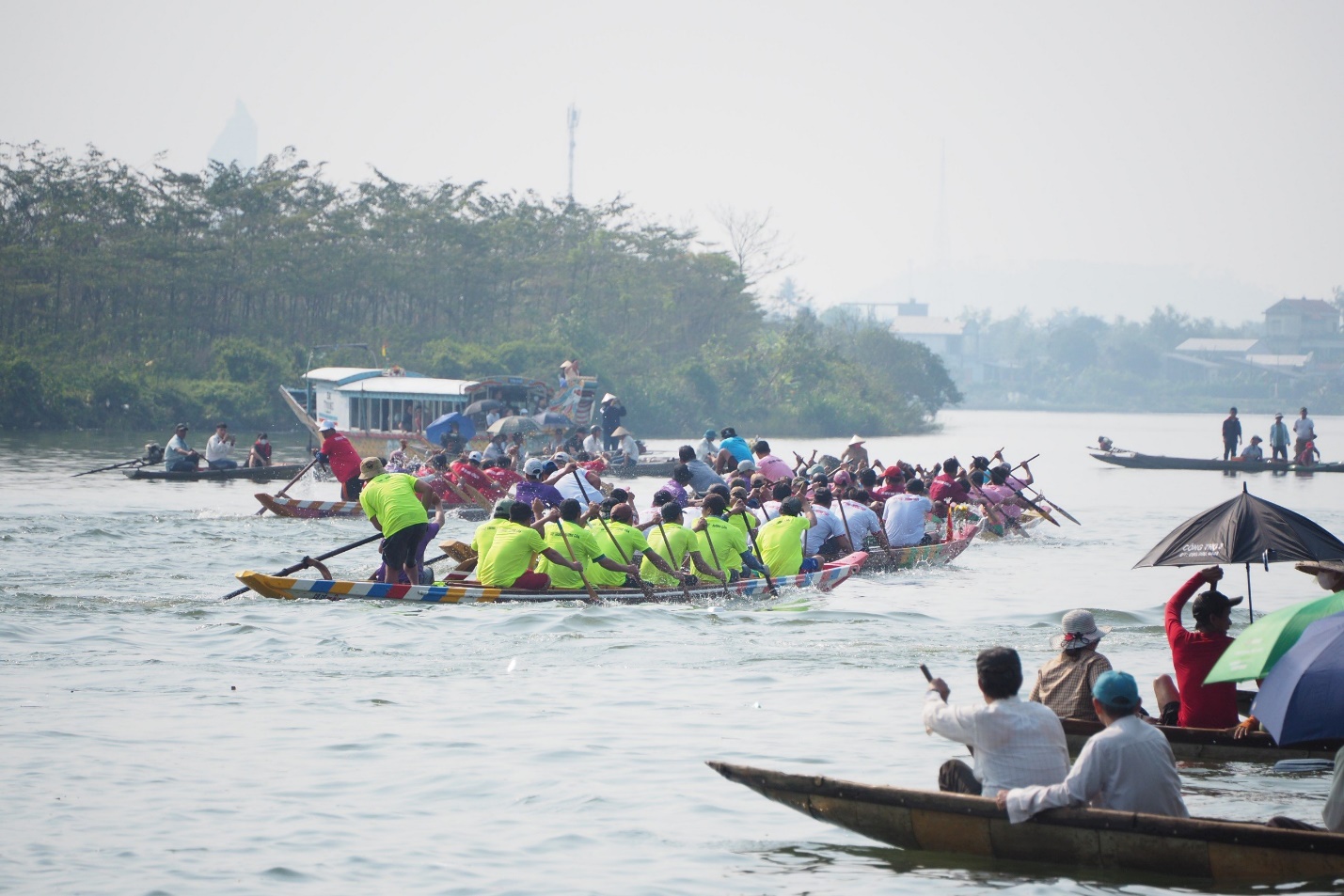 Về sông Hương xem giải đua ghe truyền thống - 4