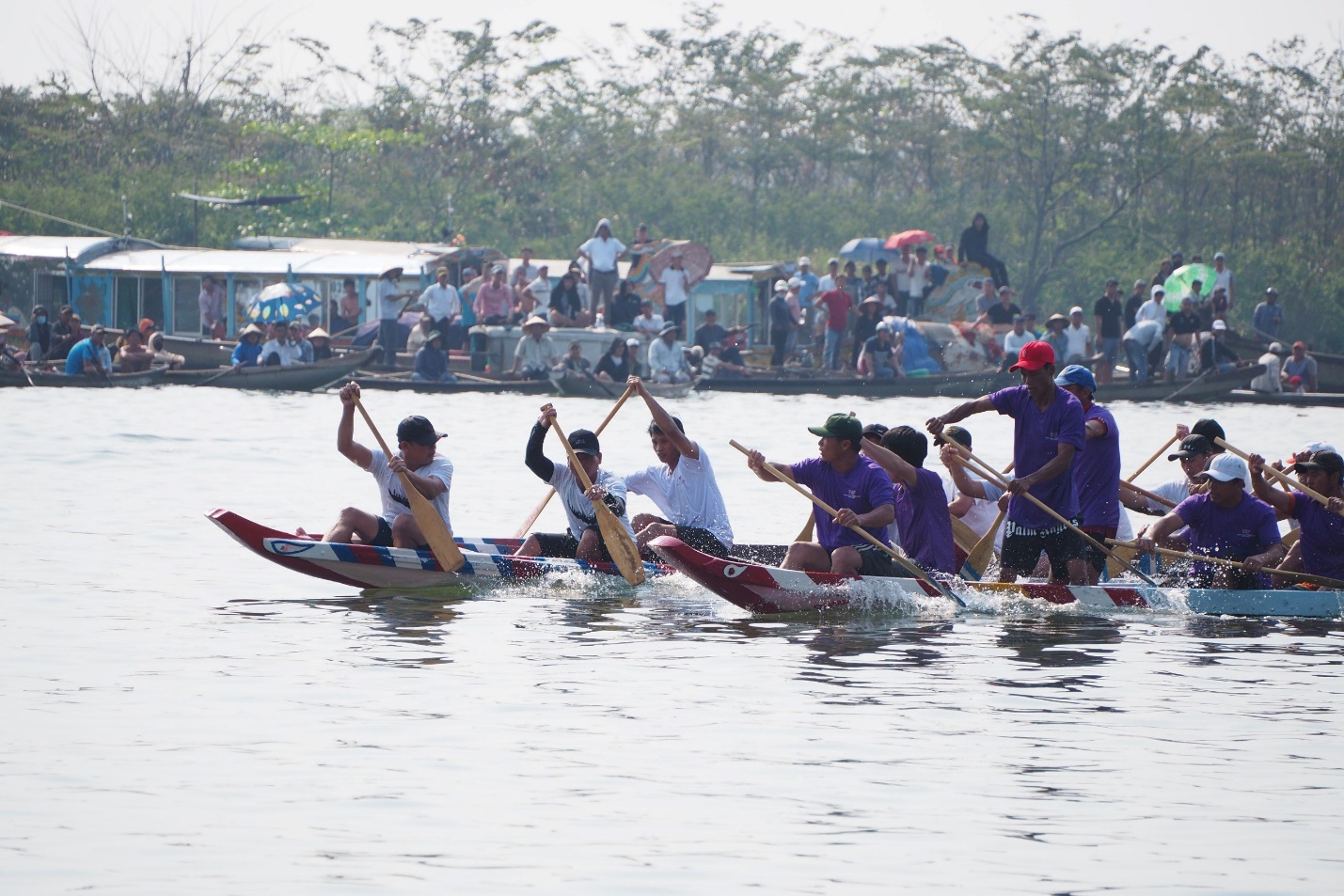 Về sông Hương xem giải đua ghe truyền thống - 1