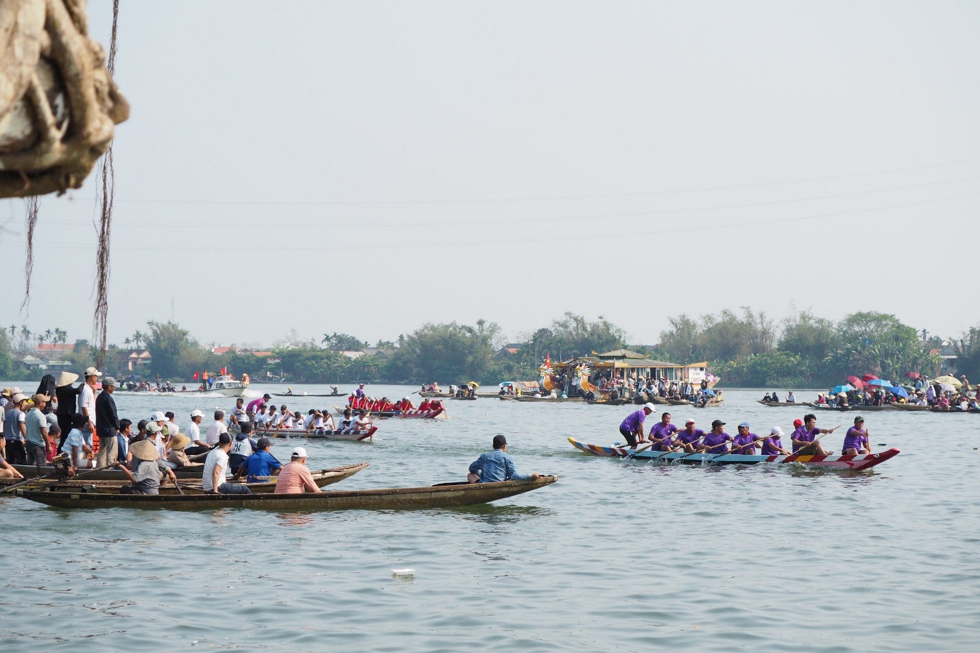Về sông Hương xem giải đua ghe truyền thống - 7