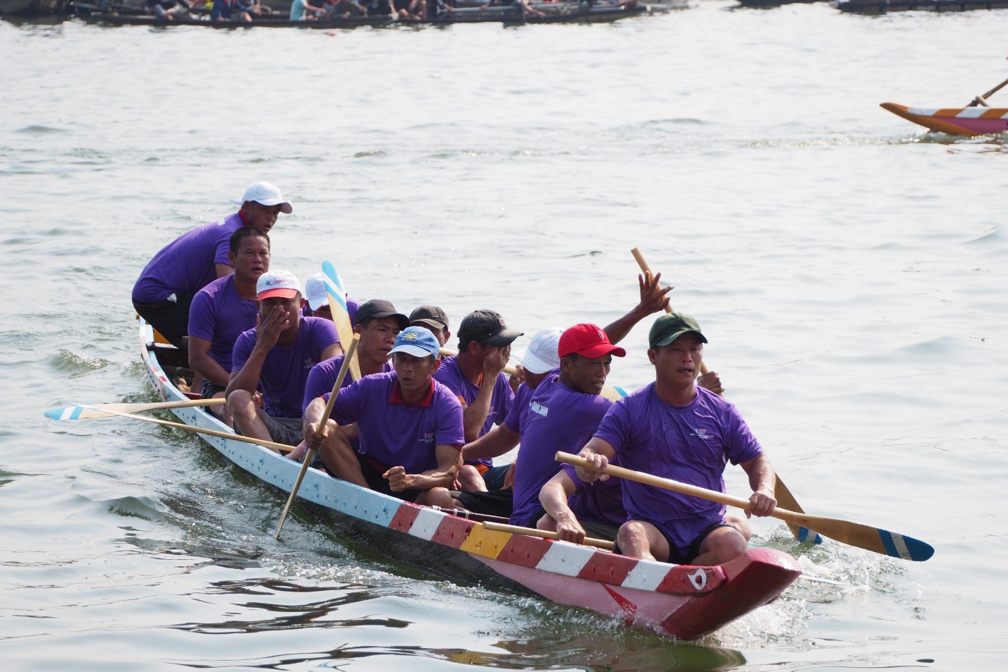 Về sông Hương xem giải đua ghe truyền thống - 5