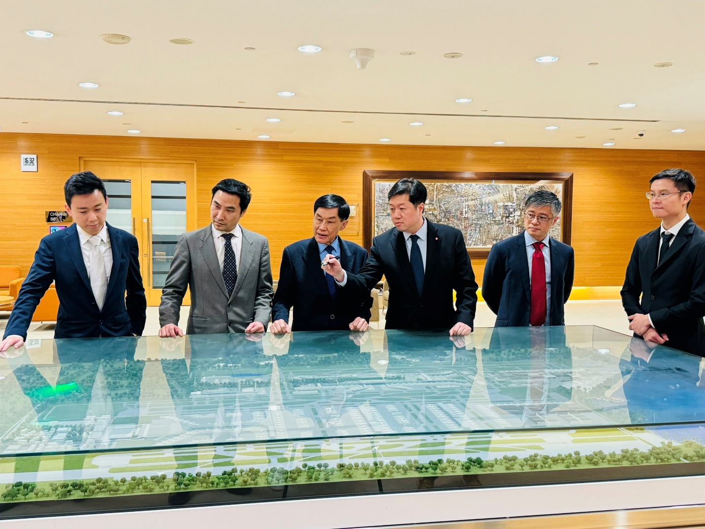 Hợp tác với Changi, sân bay Cam Ranh kỳ vọng thành trung tâm hàng không quan trọng của ASEAN - 1