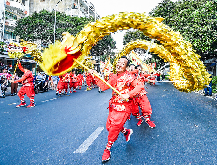 Rộn ràng lễ hội Nguyên tiêu nghinh Ông Quan Thánh Đế Quân tuần du