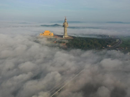 Du khảo - Biển mây huyền ảo bên tượng Phật cao nhất Việt Nam
