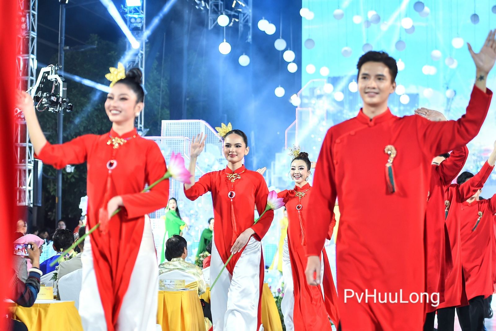 Lễ hội áo dài TP.HCM khai mạc hoành tráng tại Phố đi bộ Nguyễn Huệ - 3