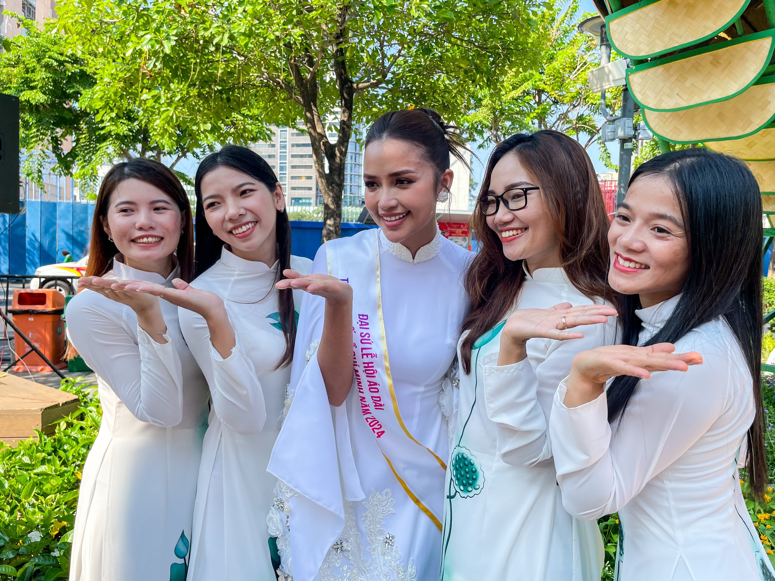 Tháng ba của những trải nghiệm: Du lịch và tà áo dài Việt Nam - 9