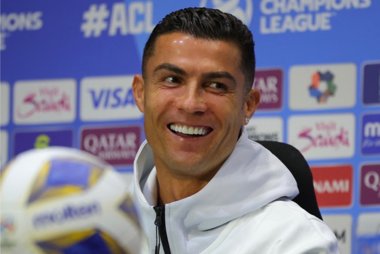 Ronaldo kêu gọi điều đặc biệt từ fan Al Nassr, phủ nhận hành động khiếm nhã - 1