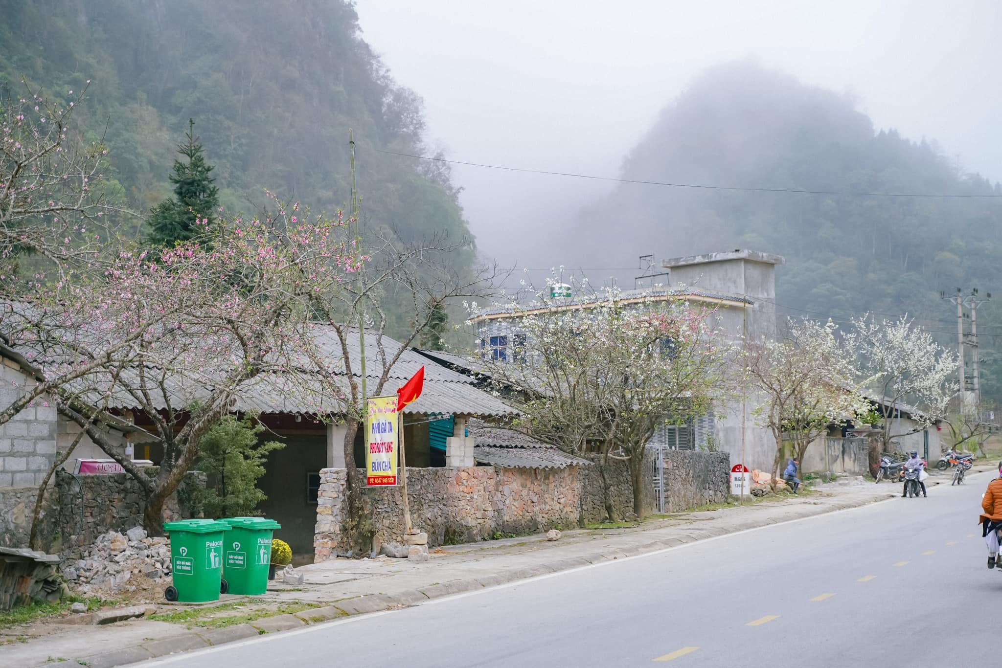 Khám phá Hà Giang: Gặp gỡ những em bé vùng cao hồn nhiên, dễ thương - 12