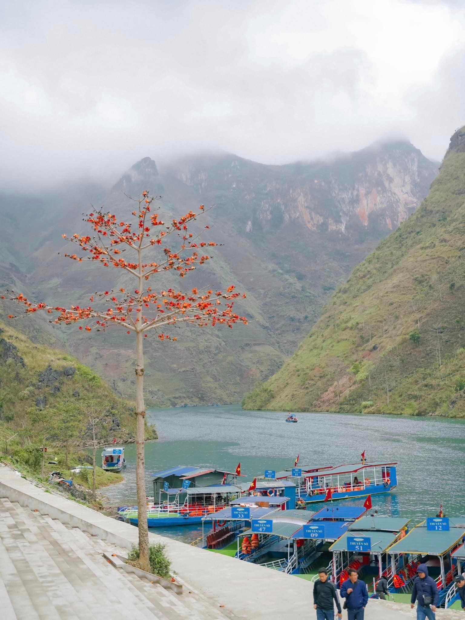 Khám phá Hà Giang: Gặp gỡ những em bé vùng cao hồn nhiên, dễ thương - 14