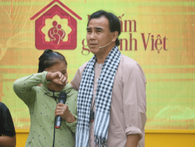 Thể thao - MC Quyền Linh bất lực trước hoàn cảnh người bà 70 tuổi liên tục mất con, một mình nuôi 3 cháu nhỏ