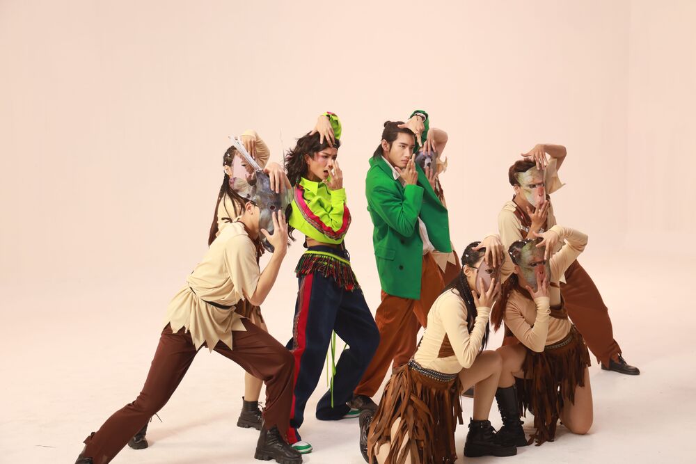 H’Hen Niê thể hiện vũ đạo và giọng hát trong MV bảo vệ động vật hoang dã - 1