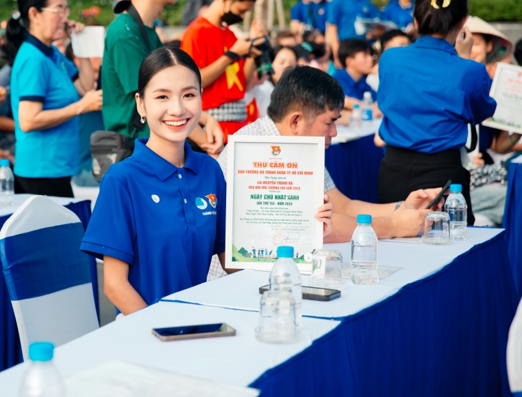 Hoa hậu Nguyễn Thanh Hà góp sức cải tạo cảnh quan môi trường vì thành phố xanh