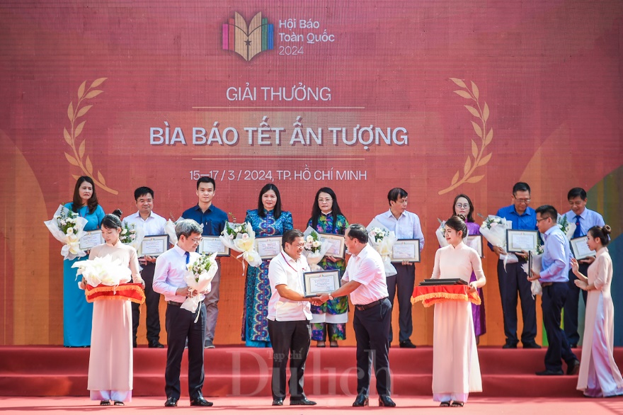 Tạp chí du lịch TP.HCM vinh dự nhận 2 giải thưởng tại Hội báo Toàn quốc 2024 - 1