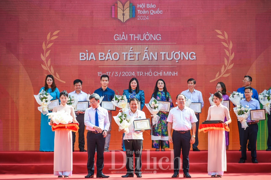 Tạp chí du lịch TP.HCM vinh dự nhận 2 giải thưởng tại Hội báo Toàn quốc 2024 - 2