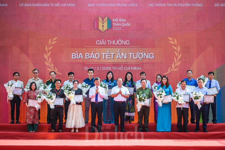 Tạp chí du lịch TP.HCM vinh dự nhận 2 giải thưởng tại Hội báo Toàn quốc 2024 - 3