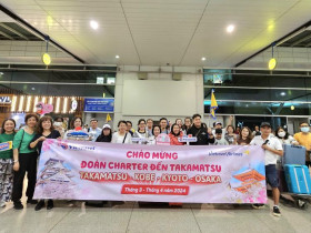 Gần 200 du khách Việt đến Nhật bằng chuyến bay charter đầu tiên của Vietravel Airlines