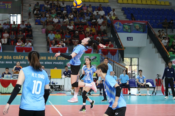 Hoa khôi bóng chuyền Cai Xiaoqing lăn xả ghi 31 điểm, CLB Thanh Hóa được thưởng nóng - 3