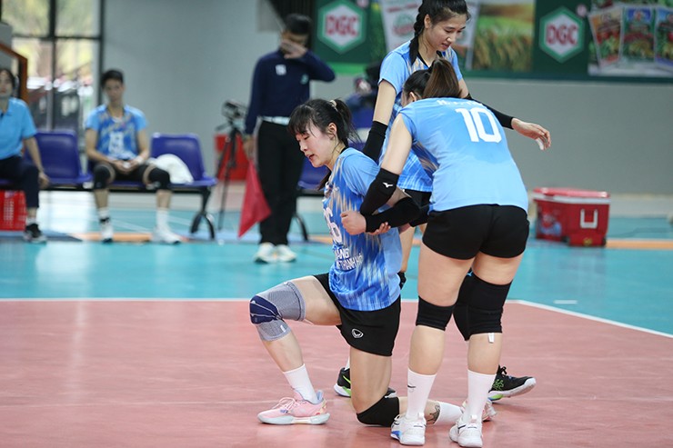Hoa khôi bóng chuyền Cai Xiaoqing lăn xả ghi 31 điểm, CLB Thanh Hóa được thưởng nóng - 8