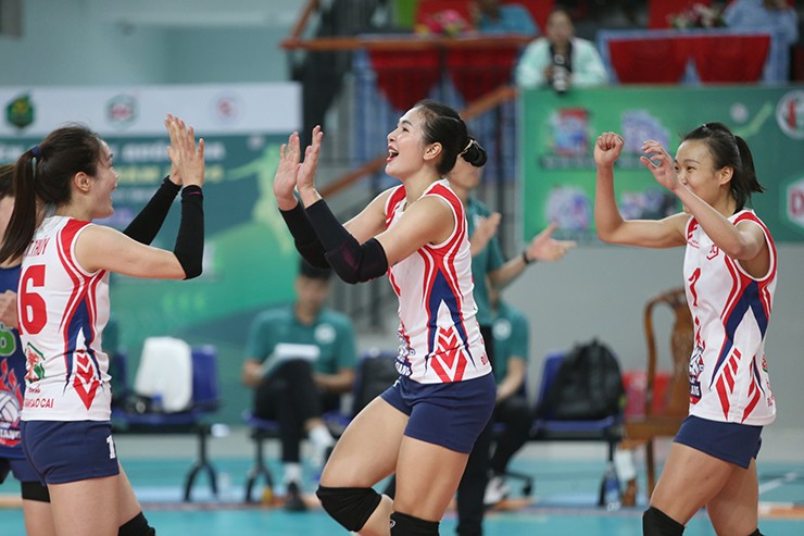 Chấn động bóng chuyền nữ VN: Vietinbank thắng Ninh Bình, Đức Giang suýt thua Quảng Ninh sau 5 set - 6