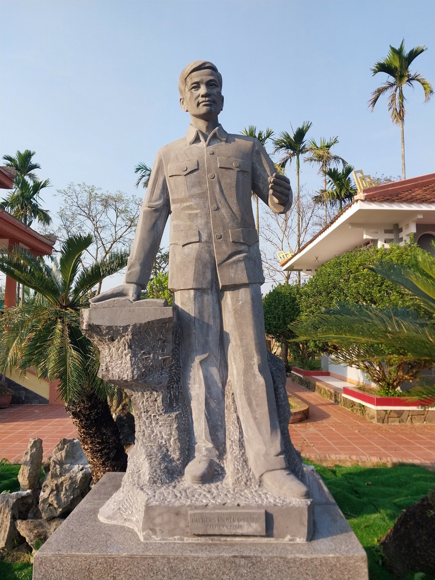 Dừng chân bên Khu lưu niệm Đại tướng Nguyễn Chí Thanh - 7