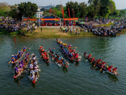 Sông Hương sôi động với giải đua ghe truyền thống