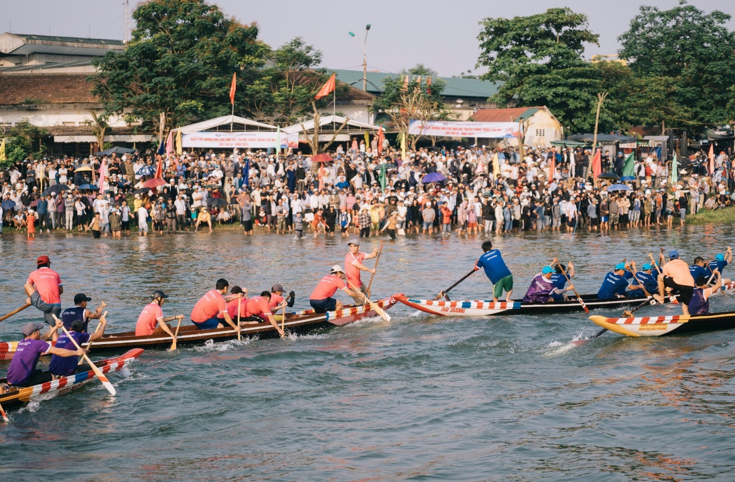 Sông Hương sôi động với giải đua ghe truyền thống - 8