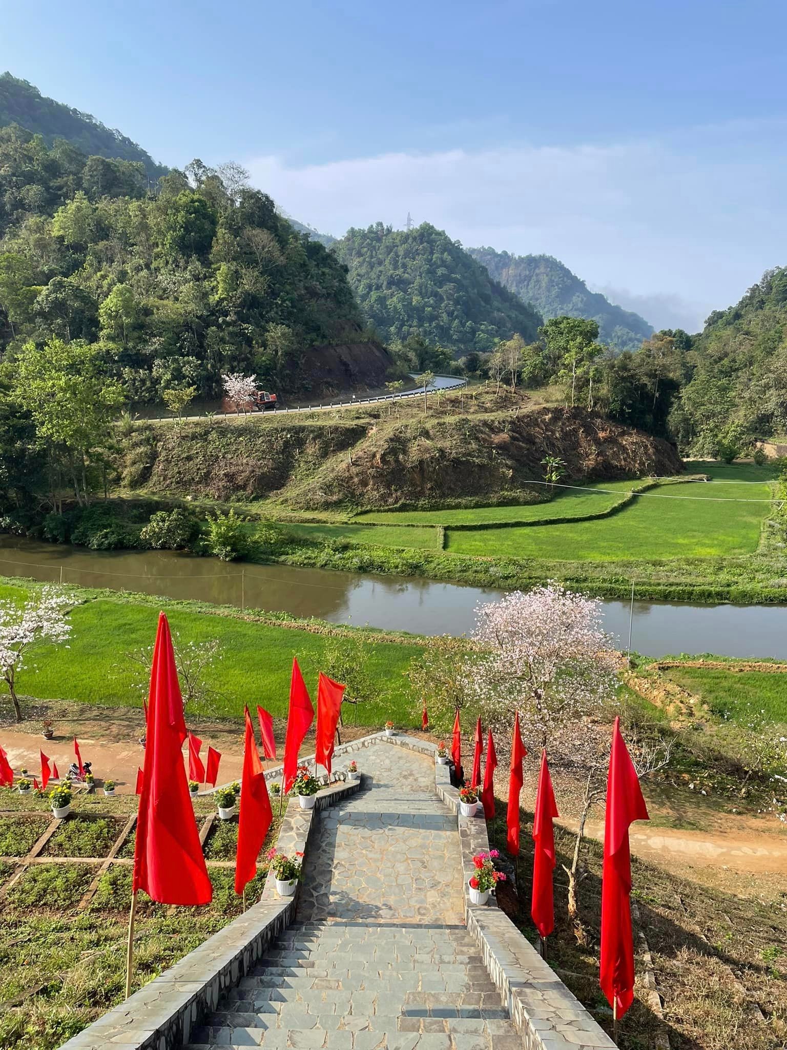 Đến mảnh đất hào hùng Điện Biên sống lại những phút giây lịch sử - 13