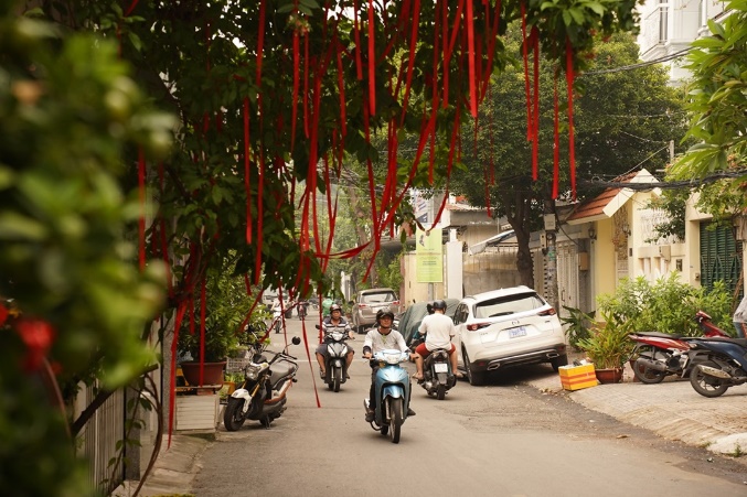 co mot cu xa binh yen giua long tp.hcm, ngap tran sac xuan - 1