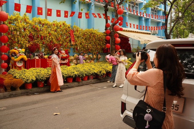 co mot cu xa binh yen giua long tp.hcm, ngap tran sac xuan - 7