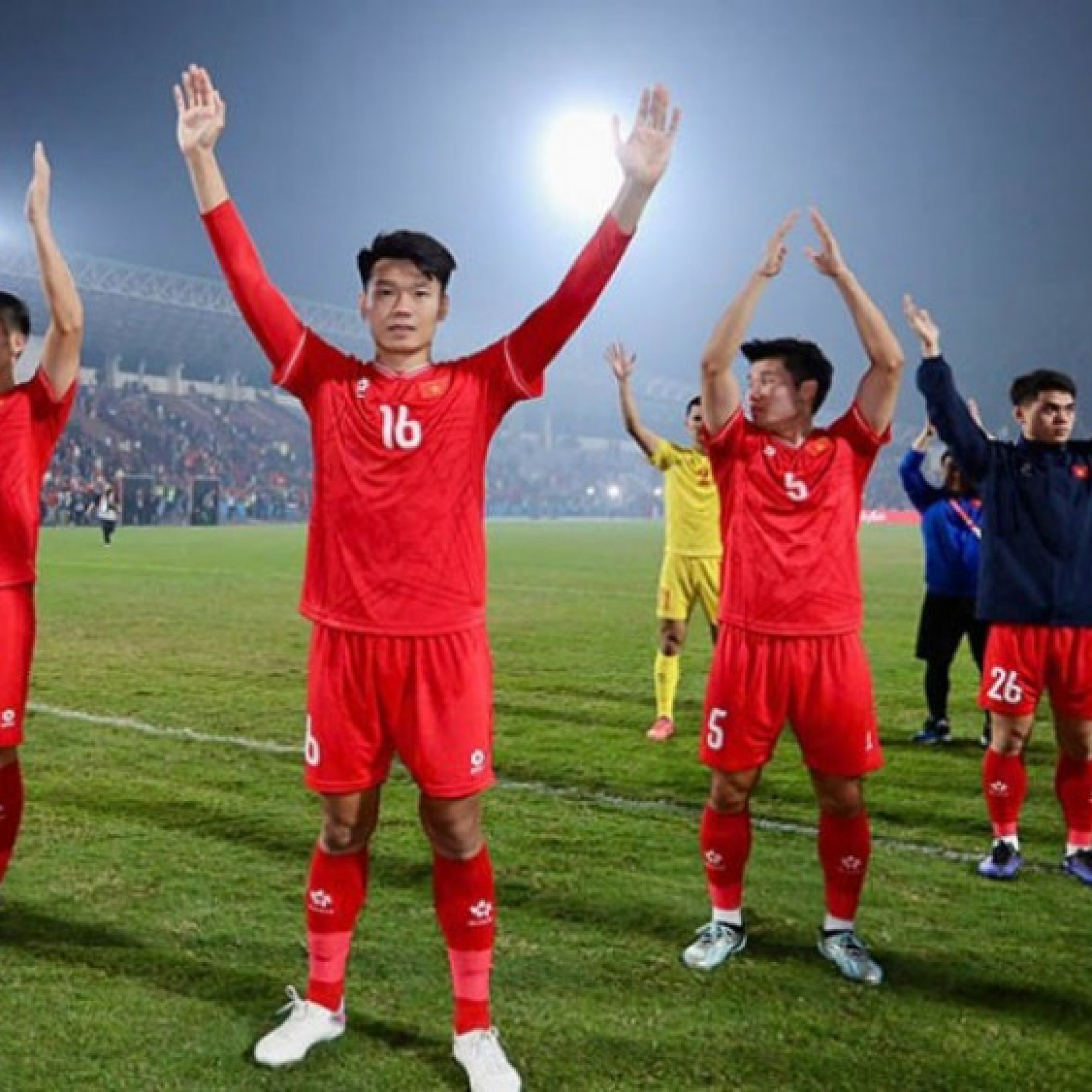  - Thành Chung giải nguy cực đỉnh cứu ĐT Việt Nam, quyết vô địch AFF Cup